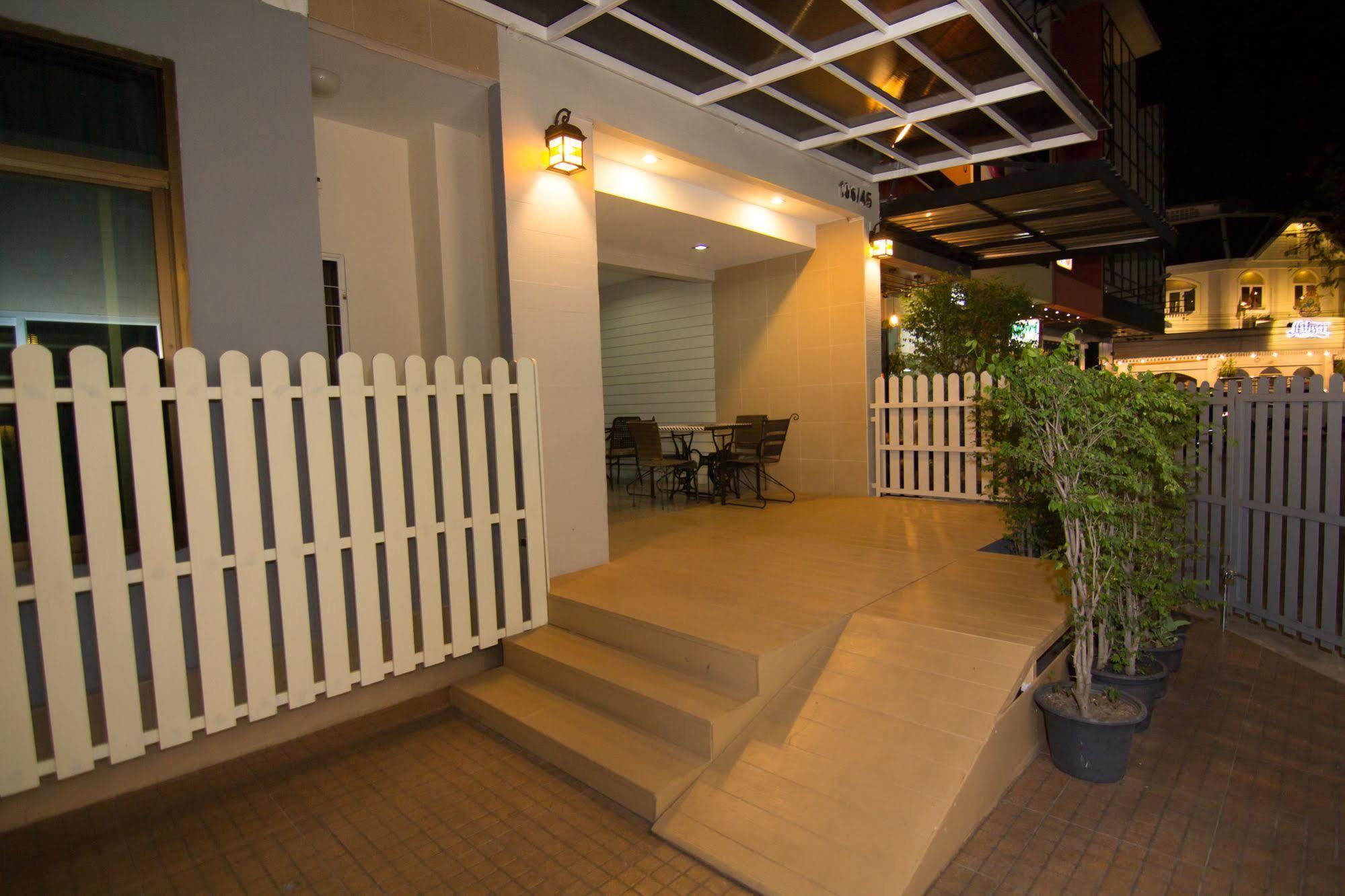 Prajaktra City Hostel Udon Thani Exterior foto