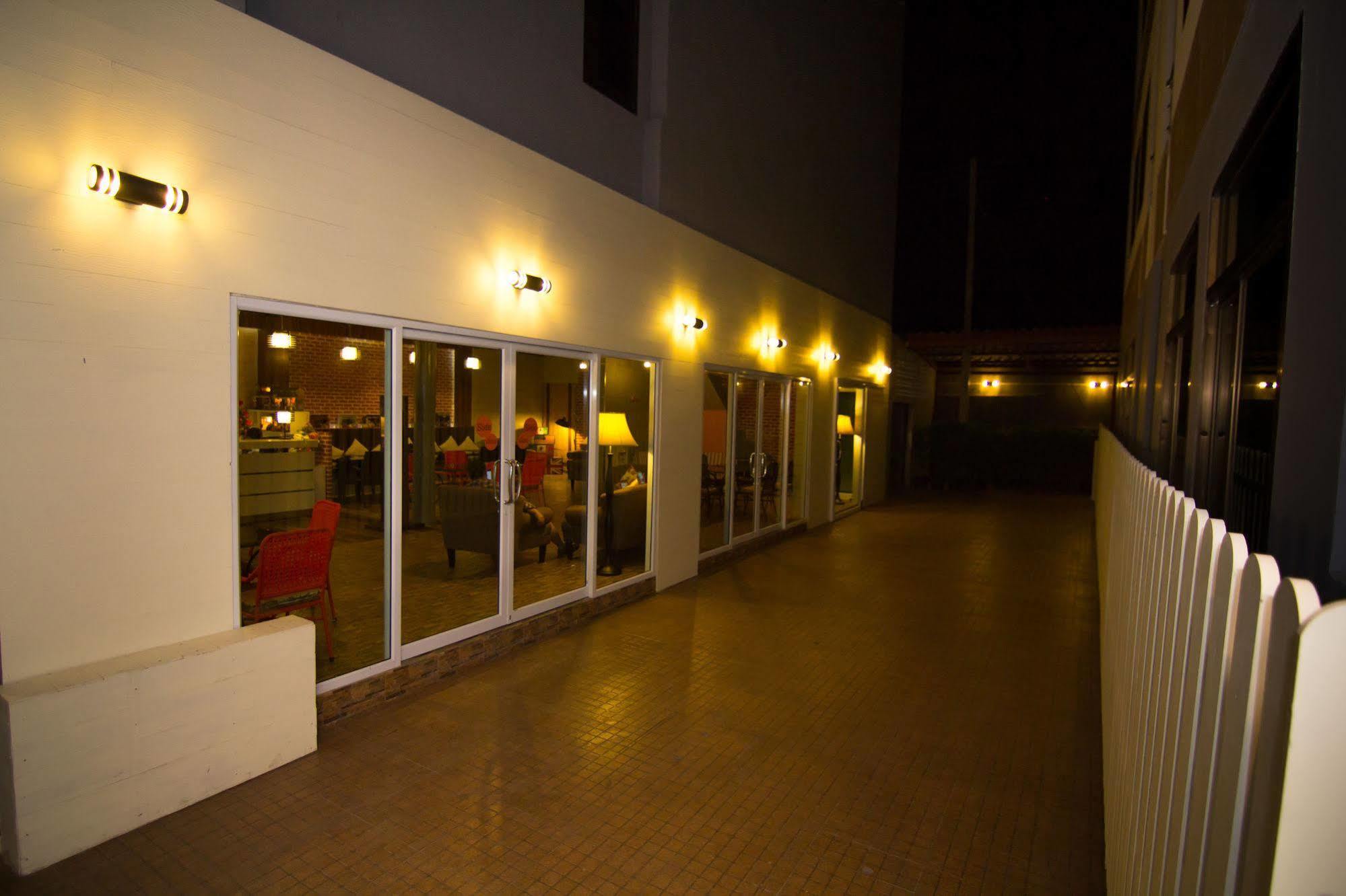 Prajaktra City Hostel Udon Thani Exterior foto