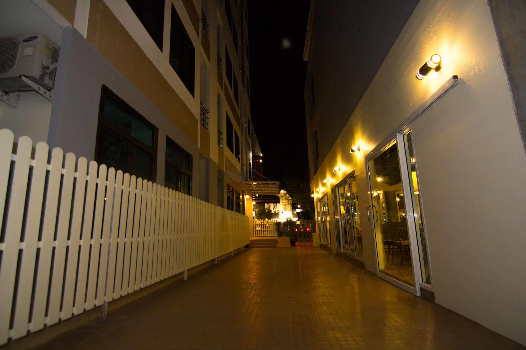 Prajaktra City Hostel Udon Thani Exterior foto